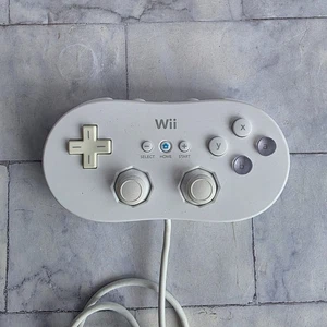 Official Nintendo Wii / Wii U Classic Wired Game Pad Controller White RVL-005 - Picture 1 of 3