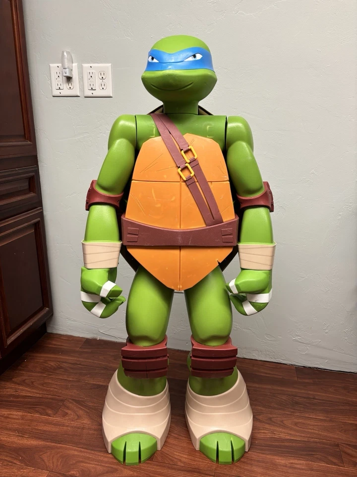 Colosal Leonardo 48" (4 pies) de alto Teenage Mutant Ninja Turtles Jakks Pacific Foto 1 de 4
