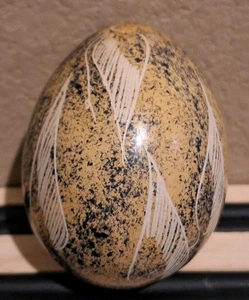 Geschnitztes Felsenei - Bild 1 von 3