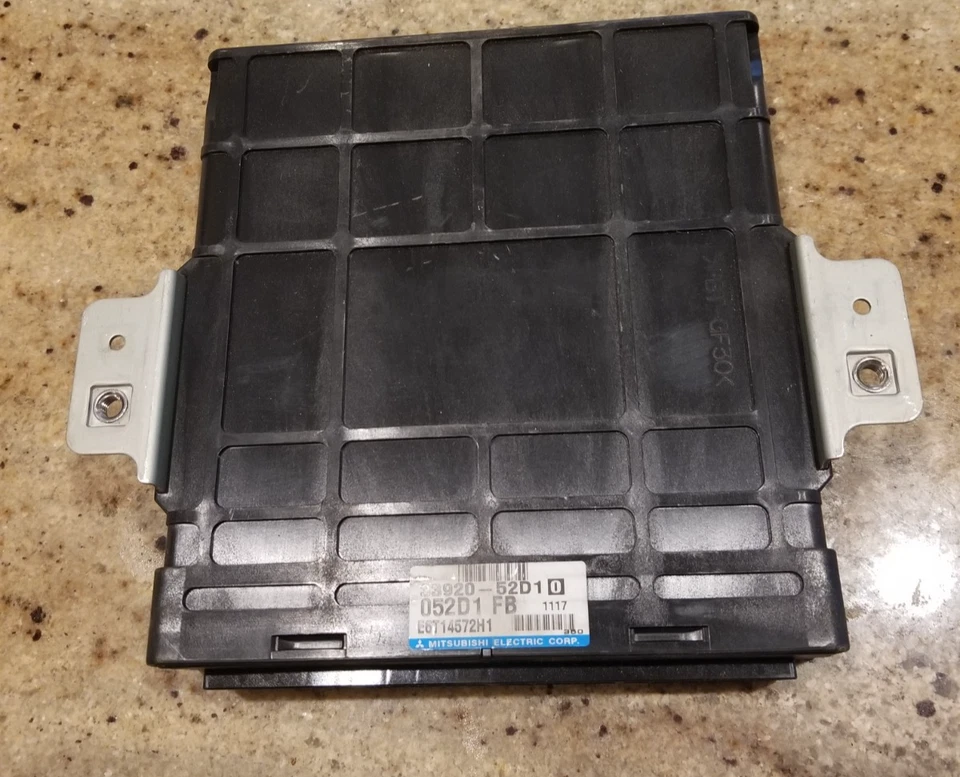 2001 Suzuki XL-7 - Auto - ECU ECM - #33920-52D10 - Image 1 of 1