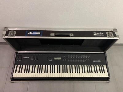 Alesis QS 8.1 Vintage Stagepiano / Synth mit maßgefertigtem Profi-Flightcase! - Bild 1 von 3