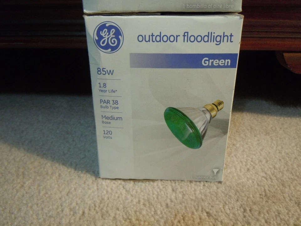 GE 85-Watt PAR38 GREEN Outdoor FloodLight w/ Medium Base 1.8 Year Life Christmas - Image 1 of 1