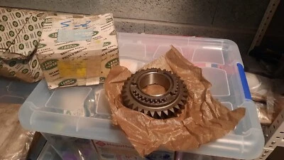Range Rover Classic NOS LT77 gearbox 1st speed mainshaft  gear - FTC1982 - Image 1 of 4