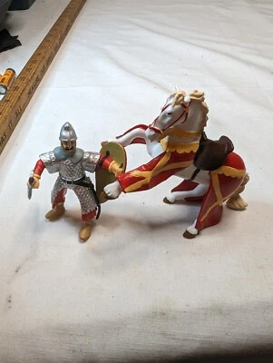 Figura de acción Papo soldado medieval, escudo decorado rojo y amarillo con caballo 1998 Foto 1 de 4