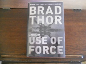 The Scot Harvath: USE OF FORCE #17, Brad Thor, SIGNED, 1st/1st print 2017 HCDJ - Picture 1 of 5