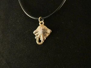 Rochen Anhänger mit Kette 24 Karat Vergoldet Meer Ozean Wasser Charm Gold - Bild 1 von 3