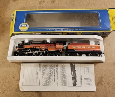 AHM 2-6-2 Southern Pacific Locomotive 6789 with Tender Car - Image 1 of 4
