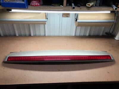 CRACKED LENS 2010 - 2014 OEM CADILLAC ESCALADE ESV REAR LIFTGATE SPOILER SILVER - Image 1 of 4