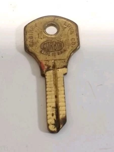 Llave de latón Corbin vintage en blanco Corbin Cabinet Lock Co nueva Gran Bretaña, Conn. EE. UU. - Imagen 1 de 7