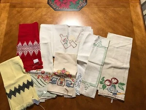 Vintage 8 verschiedene handbestickte Geschirr/Handtücher Bettwäsche - Bild 1 von 5
