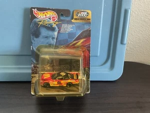Bill Elliott #94 McDonald's Hot Wheels Select NASCAR 2000 Diecast 1/64 - Picture 1 of 4