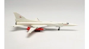 Herpa Wings Tupolew TU-22M3M ""Backfire"" M3M Prototyp 1:200 (572149) - Bild 1 von 2