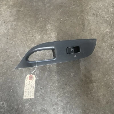 09-13 英菲尼迪 G37 轿车左后窗开关挡板 82961-1NF6B — 第 1/4 张图片