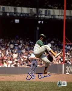 VIDA BLUE SIGNED AUTOGRAPHED 8x10 PHOTO OAKLAND A'S PITCHING LEGEND BECKETT BAS - Picture 1 of 2