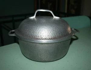 Vintage 1950's Century Silver Seal Cast Aluminum Small Round 2 QT Dutch Oven - Picture 1 of 5