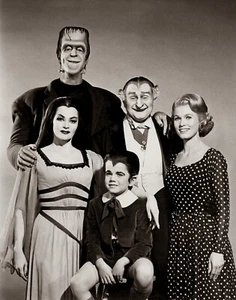 The Monsters Family 8x10 Picture Celebrity Print - Picture 1 of 1