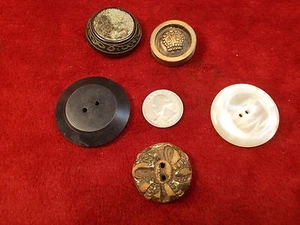 #4 of 50, LOT OF 5 LARGE OLD VTG BAKELITE BUTTONS, MOTHER OF PEARL, CROWN, MORE - Picture 1 of 8