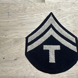 Técnico del Ejército de los Estados Unidos Segunda Guerra Mundial quinto grado bordado plateado y dorado - Imagen 1 de 7