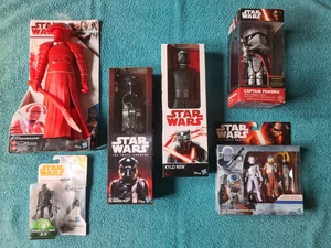 Pacchetto Star Wars x 6, tutto NUOVO, Guardia Pretoriana/K-2SO/Tie Fighter/Kylo Ren ecc - Foto 1 di 7