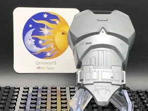 Figura grande marca LEGO torso 21561pb06 plana plateada x1 (SW Captain Phasma) - Imagen 1 de 3