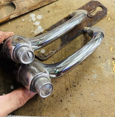 Manijas de puerta exteriores Pontiac Chieftain 53-54 4 puertas lado del pasajero original Foto 1 de 4