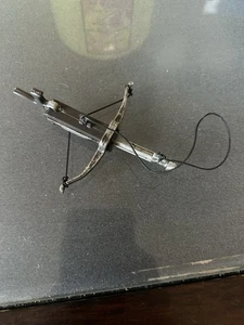 1998 Capcom Resident Evil Toy Biz Claire Redfield Crossbow Accessory - Picture 1 of 3