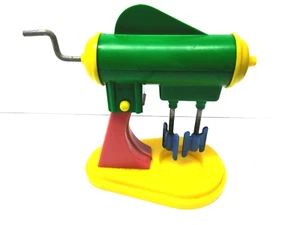 RARO De Colección 6" PLÁSTICO Juguete Manivela METAL METAL Mezclador ROJO VERDE AMARILLO - Imagen 1 de 9