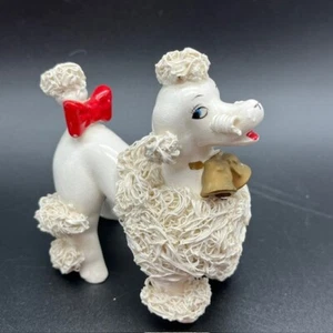 Estatuilla de caniche Napco espagueti blanco MCM años 50 con lazo rojo y campanas doradas 4" de colección - Imagen 1 de 6