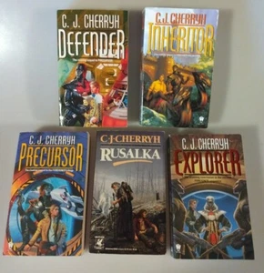 C.J. Cherryh Mixed Lot of 5 PB Fantasy Science Fiction Novels - FAST SHIP - Picture 1 of 4