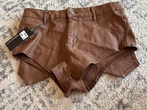 Mini pantalones cortos SHEIN de cuero sintético marrón - Imagen 1 de 3