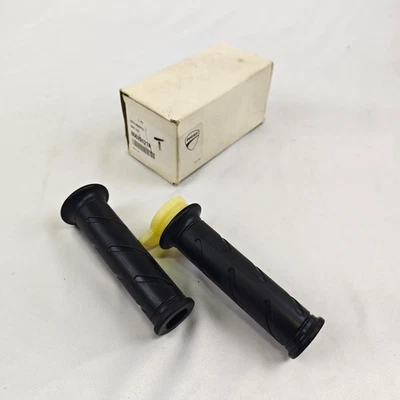 Par de empuñaduras de acelerador de manillar izquierdo derecho Ducati genuino OEM Monster 65620121A Foto 1 de 2