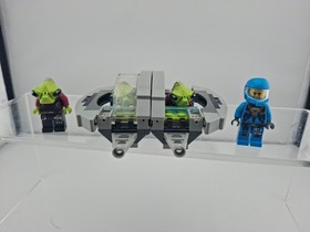 LEGO Alien Pilot Minifigure From Conquest Jet-Copter Encounter Set 7067