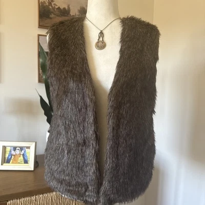 Jack Women’s Faux Fur Vest (S) - Image 1 of 4
