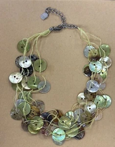 Collar concha de botón verde profundo hecho a mano - Ajustable a 19" estampado You & i - Imagen 1 de 2