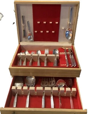Cubiertos de plata comunitarios 68 piezas de los mares del sur con estuche vintage 1955 Foto 1 de 4