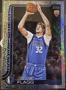 2025-26 Topps Baloncesto Cooper Bandera Novato Sandpebble Holo Lámina # 201 RC - Imagen 1 de 2
