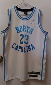 Maglia vintage NIKE Michael Jordan UNC Tarheels (L) North Carolina basket - Foto 1 di 7
