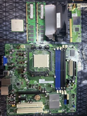 Asus M2N61-AX - Combo de placa base - AMD Athlon 64 doble núcleo @ 2300 MHz - 2 GB de RAM Foto 1 de 4