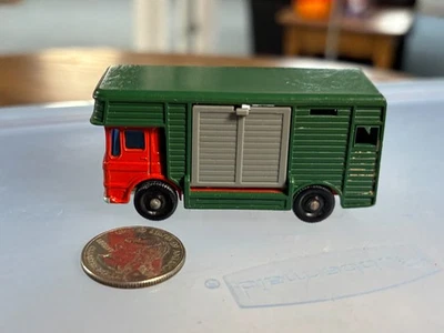 Matchbox Lesney Red & Green #17-E Horse Box - Image 1 of 4