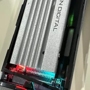 ADATA XPG Spectrix S40G 4TB RGB SSD Solid State Drive USA LESEN - Bild 1 von 5