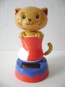 Solar Dancing Red Ginger Tabby Cat ~ NIP - Picture 1 of 5