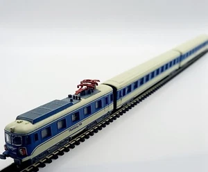 Z Gauge Scale ALPS Locomotive + Passenger Coaches Model Railway Train - Picture 1 of 6