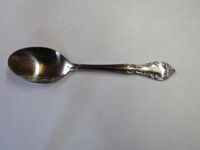 Cucharadita Estia de acero inoxidable con patrón de cascada de 6" Foto 1 de 2