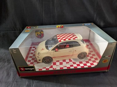 Abarth 500 1/18 литая модель автомобиля дилер авторизованный лицензированный белый - Изображение 1 из 4