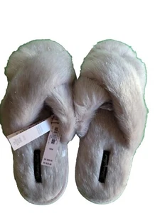  SLIDES Criss Cross Faux Fur (Medium) Victoria's Secret New 😇  - Picture 1 of 2