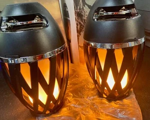 Juego de 2 linternas de llama LED, antorcha Tiki, estaca de tierra - caja dañada - Imagen 1 de 5