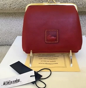Monedero florentino con marco grande Dooney & Bourke en ROJO - Imagen 1 de 5
