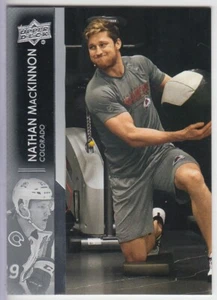 Pantaloncini Upper Deck Serie 2 Nathan MacKinnon Variazione 2021-22 #298 - Foto 1 di 1