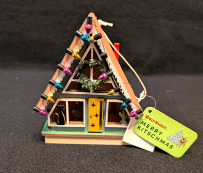 World Market 2024 madera cortada con láser marco en A casa mediados de siglo adorno de Navidad Foto 1 de 4