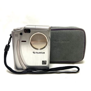FUJIFILM FinePix 4700z Compact Digital Camera 4.3MP Limited Silver FUJI r# - Picture 1 of 12